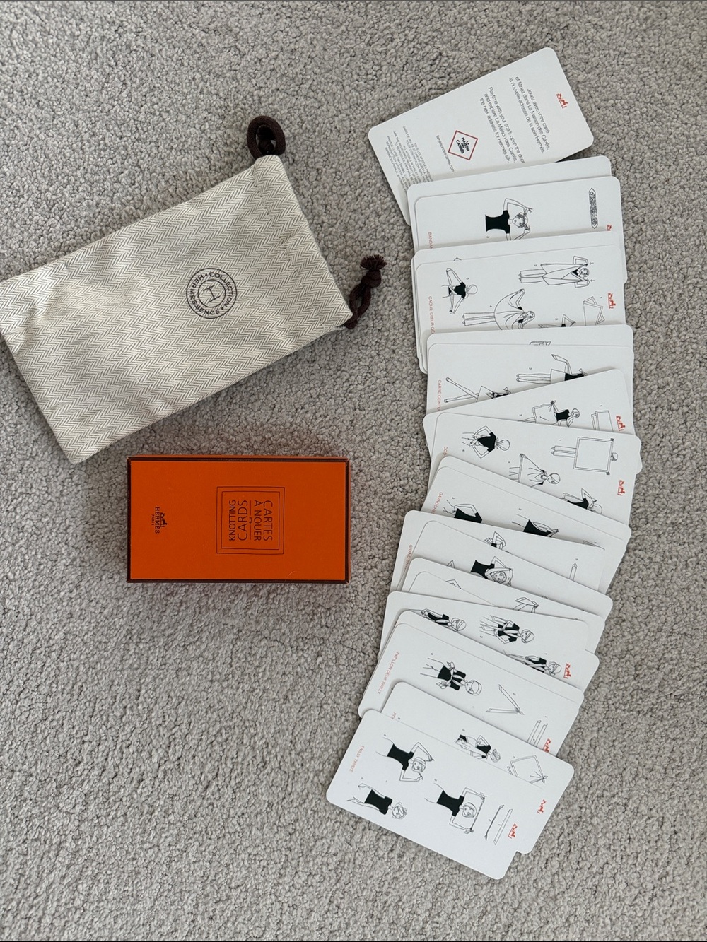 Hermès Scarf Styling Cards with Box and canvas carrying case - Picture 4 of 5